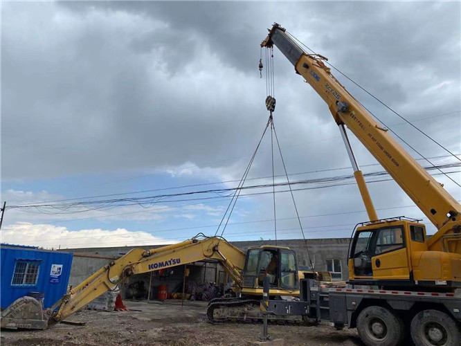 宝安区25吨吊车的工作半径是多少？